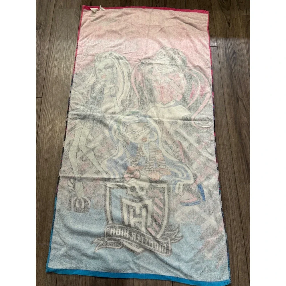 Vtg Monster High Bath Beach Towel Draculaura Frankie Stein Ghoulia Yelps Goth
